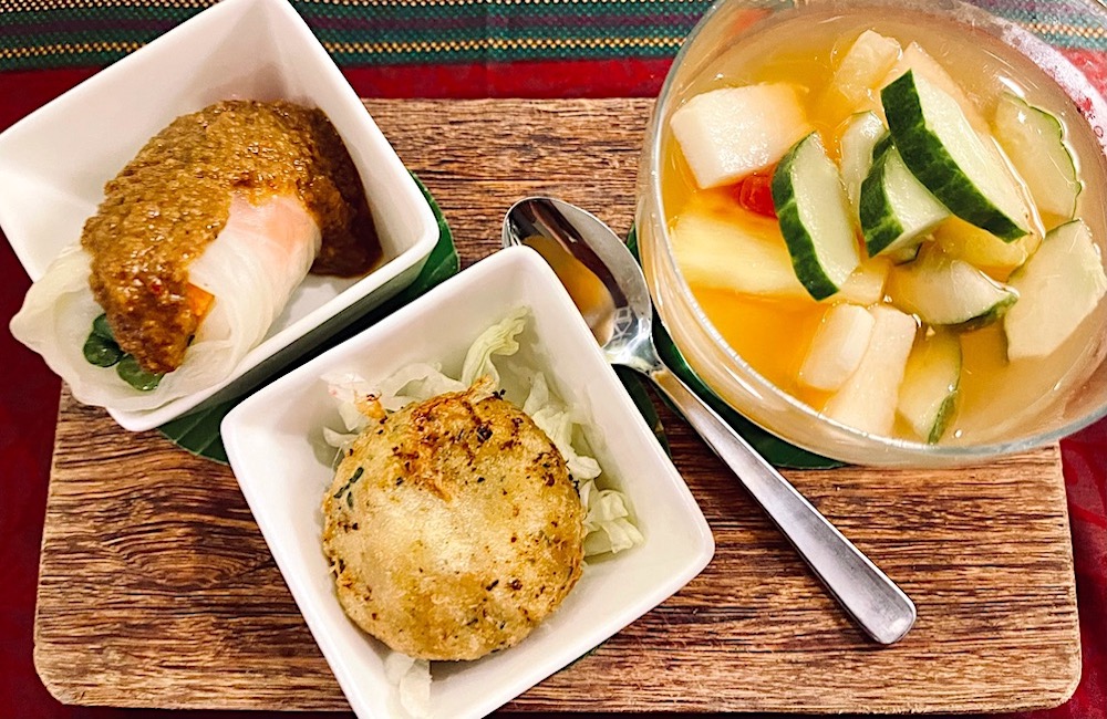 ドゥロス・フォス・ザ・シップホテルインドネシア伝統料理『ライスターフェル』